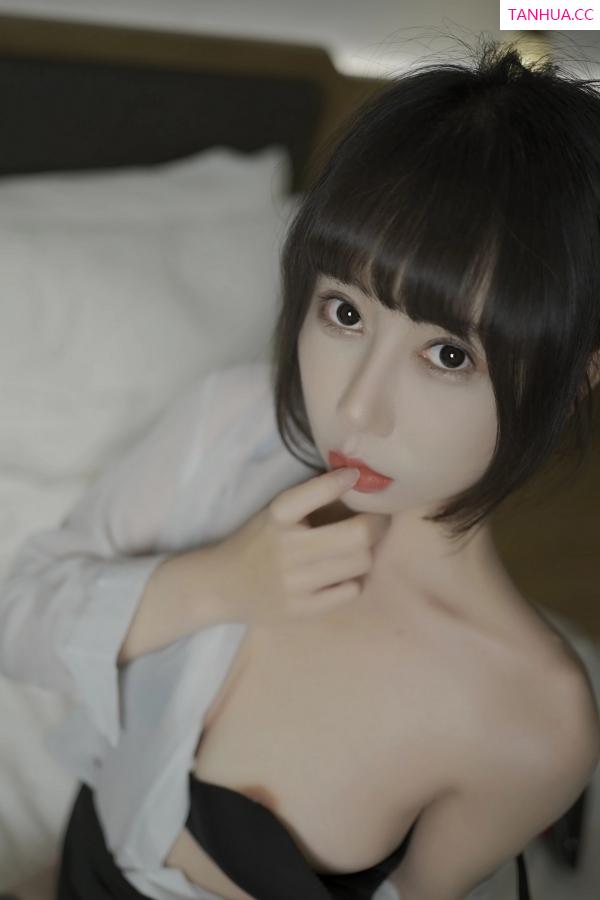   [XiuRen]高清写真图 2023.05.22 No.6776 夏馨瑶 黑丝短裙第57张图片